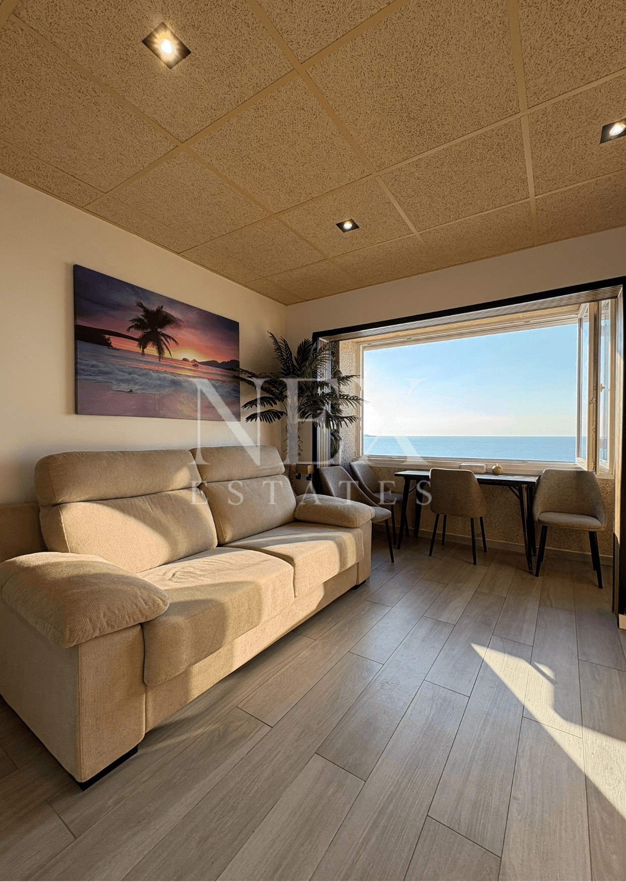 APARTAMENTO CON VISTAS AL MAR EN EMPURIABRAVA